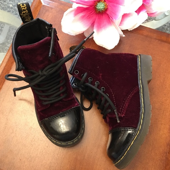 dr martens pooch flower